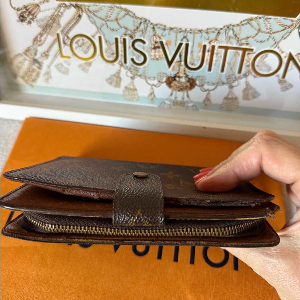 Louis Vuitton Vintage Monogram Zippy Wallet - Picture 7 of 16